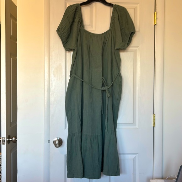 A Pea in the Pod MAMA CLOUD MUSLIN PUFF SLEEVE MATERNITY DRESS - Picture 2 of 6